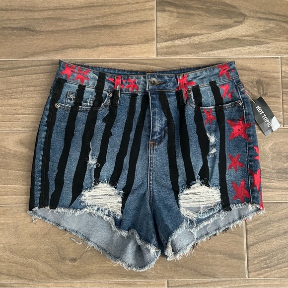 Hot Topic Birds of Prey Jean Shorts - Picture 1 of 5